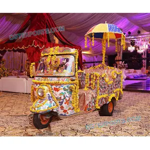 Decorative Rickshaw for Wedding Shoot, Traditional Auto-Rickshaw for Wedding Photography, New Stylish Wedding Tricycle