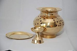 ชุดถาดบูชาและเครื่องประดับศักดิ์สิทธิ์อินเดียทำจากทองเหลืองสำหรับตกแต่งบ้าน งานศิลปะโลหะหล่อด้วยมือ - Product Image 3