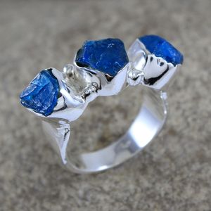 Anillo de Plata de Ley 925 con piedras preciosas tunning, joyería de diseño elegante y clásico - Product Image 1