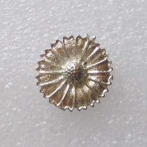 Ornement mural en métal en forme de fleur ronde - Product Image 1