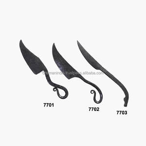 Cuchillo de Calavera de Hierro Forjado a Mano, Negro, Chaman India - Product Image 1