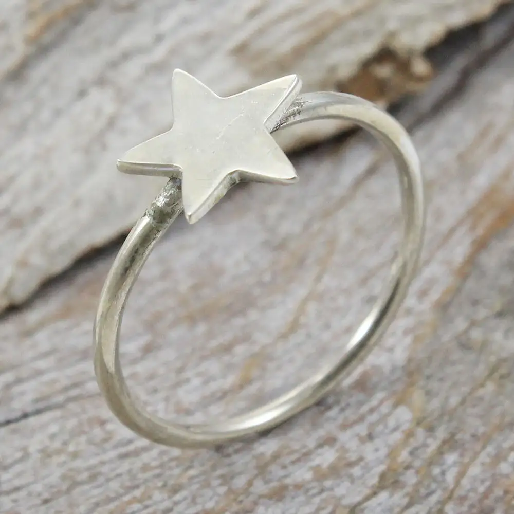 सिल्वर स्टार अंगूठी 925 स्टर्लिंग चांदी की अंगूठी फैशन महिलाओं की अंगूठी थोक चांदी के आभूषणों निर्यातक आपूर्तिकर्ता