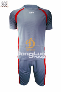 Ensembles de maillots de football pour hommes personnalisés haute qualité respirant 100% polyester vêtements de sport de plein air en vrac acheter Vietnam fabricant OEM - Product Image 4