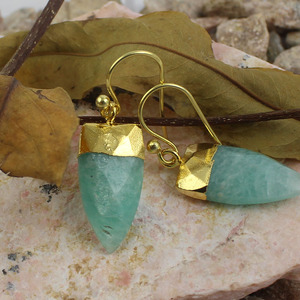 Boucles d'oreilles pendantes classiques en argent sterling plaqué or avec amazonite en forme de pointe de flèche pour mariage, fête et cadeau - Product Image 2