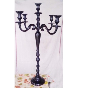 เชิงเทียนอลูมิเนียมสีดำสำหรับตกแต่งโต๊ะงานแต่งงาน 5 แขน งานแฮนด์เมด พร้อมตัวเลือกสลักชื่อเจ้าบ่าวเจ้าสาว - Product Image 1