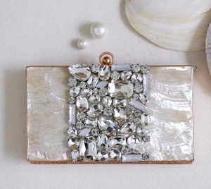 Pochette en laiton de qualité supérieure avec incrustation de nacre Travail artisanal au meilleur prix pour sac à main pour femme par LUXURY CRAFTS - Product Image 4