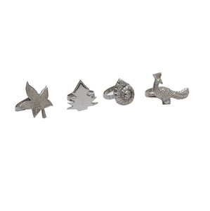 Anillo de Servilleta de Metal con Diseño en Relieve, Color Peltre, Anillo de Servilleta Benéfico - Product Image 1