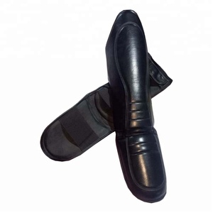<span class=keywords><strong>Parastinchi</strong></span> in pelle nera per indumenti protettivi MMA e Muay Thai - Product Image 1