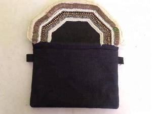 Bolso de mano étnico hecho a mano de yute con borlas para mujer, patrón de letras, estilo de eslinga para fiestas nocturnas, playa, venta al por mayor, India - Product Image 4
