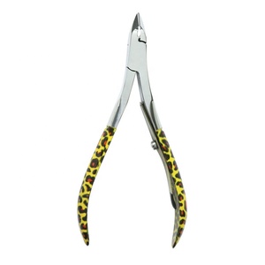 Pinza profesional para cutículas de un solo resorte de acero inoxidable con mango recubierto de papel Logotipo y embalaje personalizados - Product Image 1