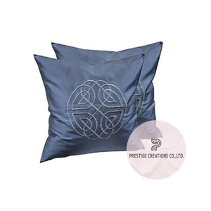 ชุดเบาะผ้าไหมสีดำพร้อมลำดับสีทองตกแต่งหมอนและตำแหน่ง - Product Image 3