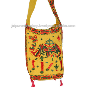 Hermoso Bolso de Hombro Jhola con Bordado de Espejo Hecho a Mano - Product Image 1