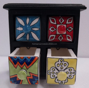 Boîte à épices en céramique peinte à la main à 4 tiroirs finition naturelle avec style antique et motif de fée modèle de souvenir poli - Product Image 3