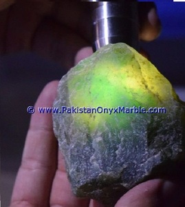 พลอยฮิโดรกรอสซูลาร์การ์เนตสีเขียวขัดเงาจากปากีสถาน ผู้จัดจำหน่ายพลอยฮิโดรกรอสซูลาร์การ์เนต - Product Image 6