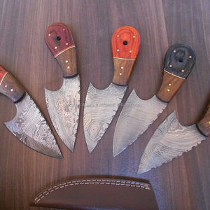 Couteau Skinner Damas fait main de taille personnalisée couteau de chasse d'extérieur à lame fixe avec étui en cuir - Product Image 1