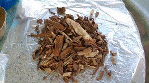 Poudre de Joss - Poudre de Tapu - Litsea Glutinosa pour la fabrication d'encens et de spirales anti-moustiques - Product Image 4