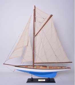 Artesanía de madera de cedro Tuiga pintado L50 modelo de barco decoración Náutica para decoración del hogar - Product Image 1