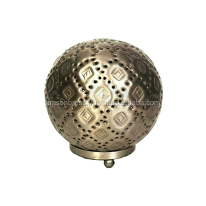 Portavelas votivo de hierro metálico Diseño de grabado perforado Portavelas decorativo hecho a mano - Product Image 4