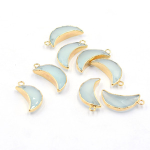 Calcédoine Aqua avec pendentif en forme de lune plaqué or - Product Image 4