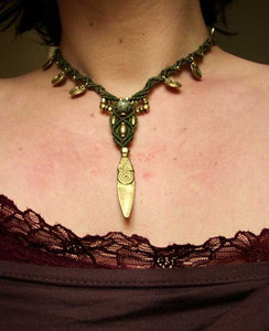 Collar de Macramé Moderno con Forma de Y, Collar Tribal de Latón - Product Image 1