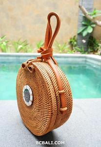 Sacs à bandoulière en rotin fait à la main pour femme, sacs ronds, en paille naturelle avec pendentif coquillages de décoration, meilleure qualité, vente en gros - Product Image 5