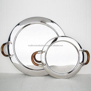 Plateau de service rond avec poignées en bois Plateau de service rond standard pour hôtels populaires Présentoir en métal - Product Image 1