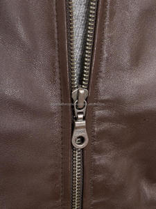 Chaqueta de bombardero clásica personalizada para hombre, cómoda capucha de piel de oveja de cuero negro, poliéster transpirable, diseño liso, Primavera e Invierno - Product Image 5