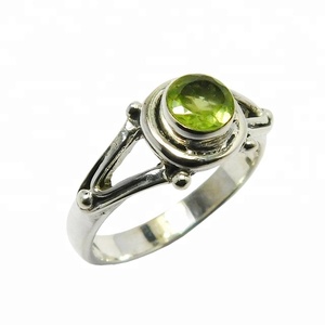 Grossiste et fabricant de bijoux légers Bague en argent sterling 925 avec péridot et pierres précieuses Bagues d'éternité en vermeil Cadeau - Product Image 1