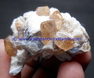 LOS MEJORES ESPÉCIMENES DE TOPAZO DE ALTA CALIDAD CON FLUORITA DEL VALLE DE SKARDU, PAKISTÁN - Product Image 3