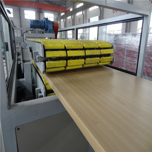 木材とプラスチックの複合ドアボード製造機 - Product Image 2