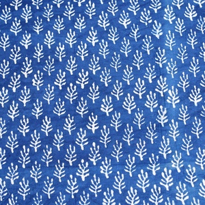 Tissu en voile de coton imprimé à la main, léger et doux, bleu marine à motifs floraux, pour robes, chemises, sacs et rideaux pour femmes - Product Image 4
