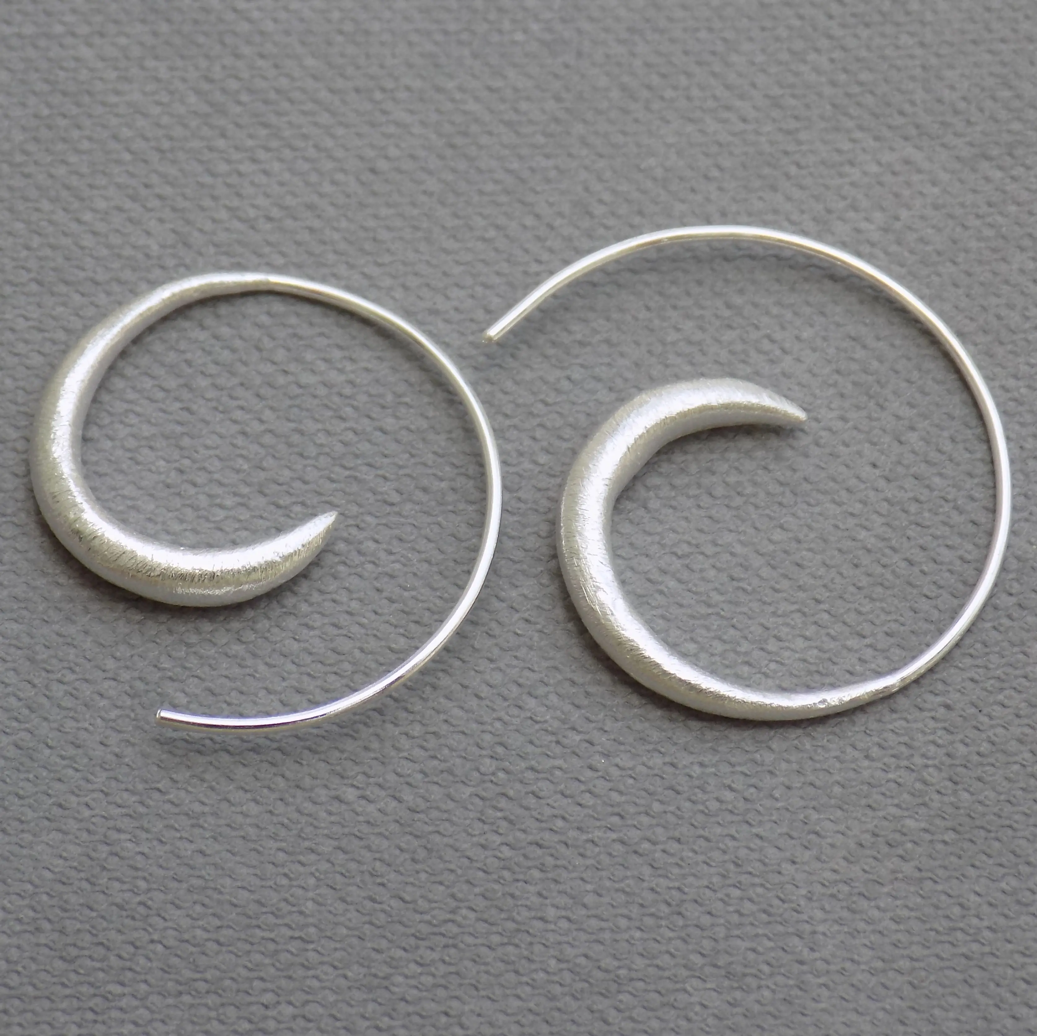 Kleine Bali 925 Sterling Zilver Met Gekrast/Geborsteld Metalen Afwerking Handgemaakte Stijlvolle Mode Oorringen Accessoire Voor Vrouwen