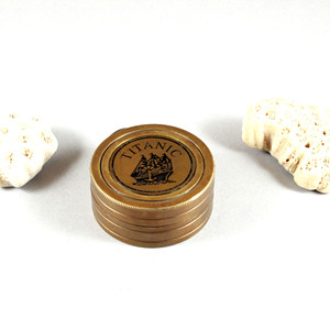 เข็มทิศทองเหลือง2นิ้วแบบโบราณพร้อมด้วยเขตเวลาที่แตกต่างกันเคสหนังสไตล์วินเทจทำจากแก้วโลหะผสมโลหะผสมโลหะ-ของขวัญแปลกใหม่ - Product Image 1