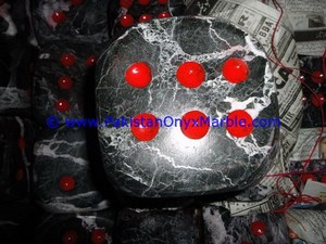 6 faces marbre dés noir sculpté à la main blanc fossile teck zébré beige marbre souvenir jouant aux dés - Product Image 4