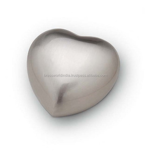 Urna de cremación de recuerdo de corazón de latón - Product Image 2