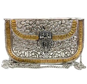 Porte-monnaie vintage en laiton et cuivre avec un motif de volutes ornées - Product Image 1