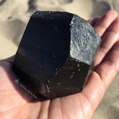 Pierre de tourmaline noire dodécaèdre : Grossiste en pierres précieuses - Product Image 2