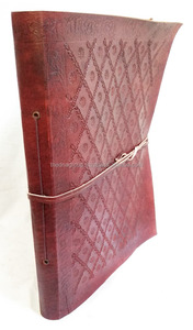 Journal en cuir à imprimé floral de taille classique B5 avec sangle Nouveau design Journal en cuir gaufré de fleurs - Product Image 3