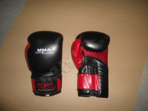 Guantes de boxeo profesionales de estilo profesional hechos a medida Cantidad a granel Venta al por mayor Equipo de artes marciales de cuero - Product Image 2