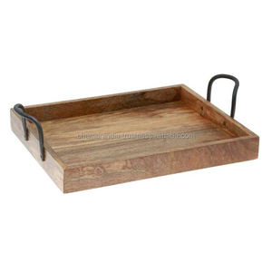 Plateau en bois fait main avec poignées décoratives en fer et bambou en forme de rectangle pour le stockage à la maison et le service des aliments Taille personnalisée - Product Image 1