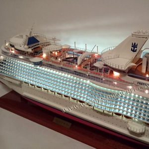 FREEDOOM of the SEAS Modèle de bateau de croisière en bois et de paquebot avec Lights-CS0030L (5-7 ans) - Product Image 6