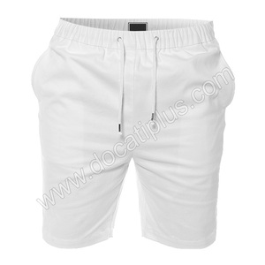 Pantalones cortos casuales blancos personalizados OEM con bolsillos para hombre - Product Image 1