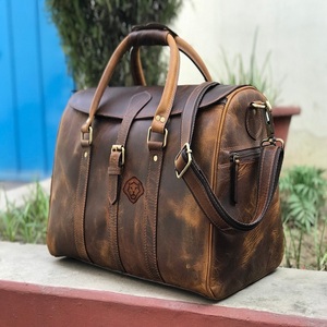Sac de voyage en cuir véritable de qualité supérieure, sac de week-end pour voyages d'affaires, sport et gym, bagage à main disponible à la vente - Product Image 1