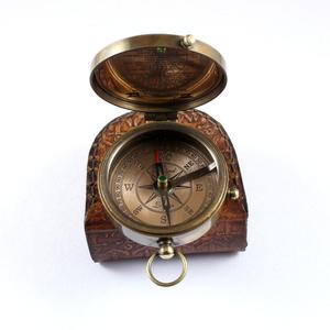 เข็มทิศพกพาแบบวิคตอเรียน ทำจากทองเหลือง งานโบราณ ย้อนยุค ปี 1875 ของขวัญแปลกใหม่ พร้อมสายคล้องในซองหนัง - Product Image 2