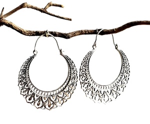 Pendientes de aro estilo bohemio de plata al por mayor, joyería de diseñador inspirada para mujeres, material de latón popular para bodas y fiestas - Product Image 1