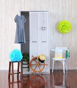 ตู้เสื้อผ้าโมเดิร์นสีขาวงาช้าง 185 ซม. ประตูบานเกล็ด วัสดุ MDF โครงเหล็ก เหมาะสำหรับอพาร์ทเมนต์ ห้องนอน เฟอร์นิเจอร์สำหรับบ้าน โรงแรม และวิลล่า - Product Image 1