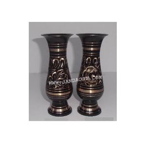 แจกันทองเหลืองหล่อแบบดั้งเดิมของอินเดียตกแต่งบ้านสีดำพร้อมพิมพ์รูปแบบโค้ง - Product Image 5