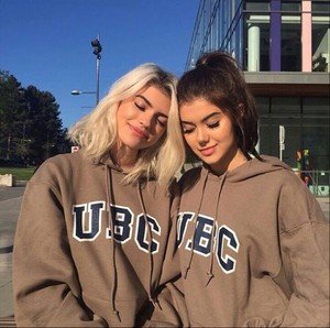 Ensemble de sweat à capuche d'allaitement de maternité avec motif solide de décoration brodée de dentelle vintage - Product Image 2