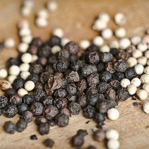 Pimienta Negra Seca Ligera, Especias Crudas de Vietnam - Product Image 1