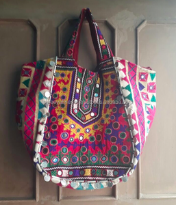 กระเป๋าผ้าปักมือสไตล์วินเทจแบบบันจารา - Product Image 1